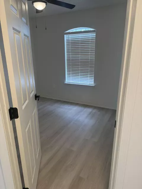 Bedroom - 218 Westview Dr, Crestview, FL 32536 photo 4 of 6