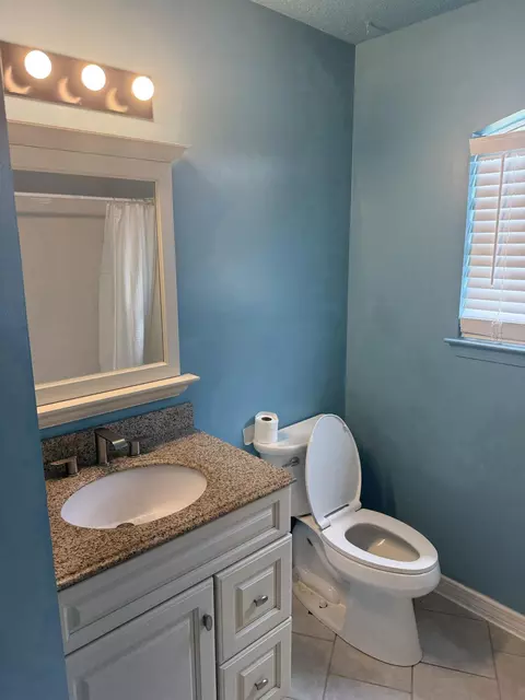 Bath - 218 Westview Dr, Crestview, FL 32536 photo 2 of 2