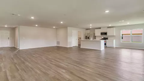 Living - 5729 Dearing St, Crestview, FL 32539 photo 2 of 6