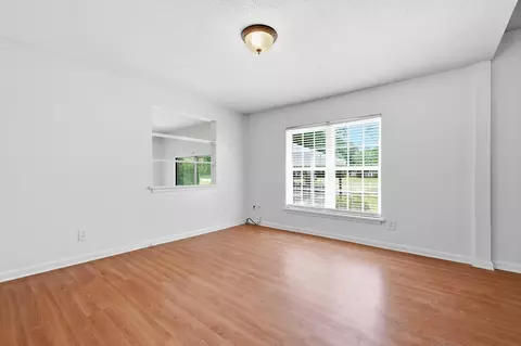 Living - 2601 Lake Silver Rd, Crestview, FL 32536 photo 4 of 5