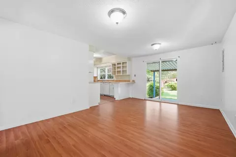 Living - 2601 Lake Silver Rd, Crestview, FL 32536 photo 2 of 5