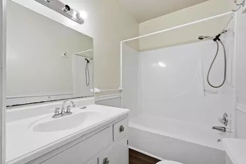 Bath - 2601 Lake Silver Rd, Crestview, FL 32536 photo 2 of 2