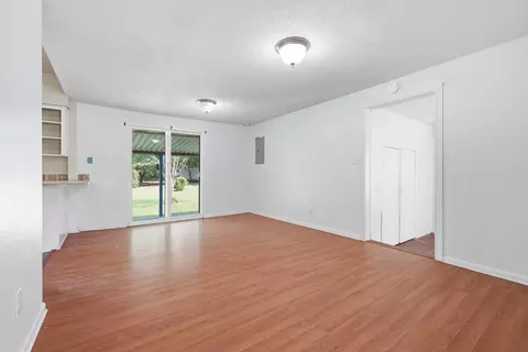 Living - 2601 Lake Silver Rd, Crestview, FL 32536 photo 3 of 5