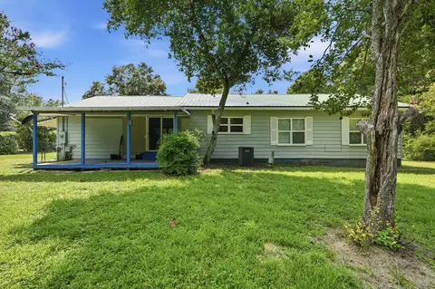 Exterior - 2601 Lake Silver Rd, Crestview, FL 32536 photo 2 of 5