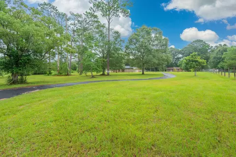 Exterior - 6127 Barnes Rd, Crestview, FL 32536 photo 4 of 10