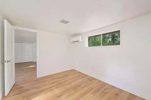 Bedroom - 6127 Barnes Rd, Crestview, FL 32536 photo 9 of 13