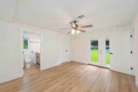 Bedroom - 6127 Barnes Rd, Crestview, FL 32536 photo 1 of 13