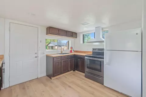 Kitchen - 6127 Barnes Rd, Crestview, FL 32536 photo 7 of 9