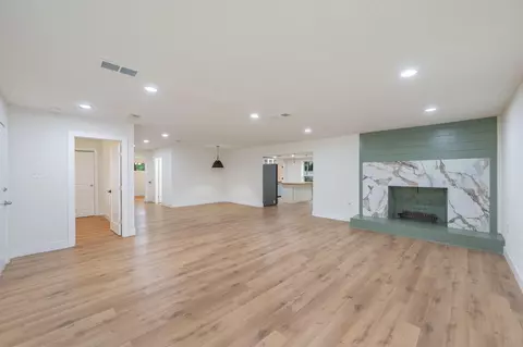 Living - 6127 Barnes Rd, Crestview, FL 32536 photo 1 of 9