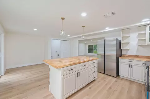 Kitchen - 6127 Barnes Rd, Crestview, FL 32536 photo 3 of 9