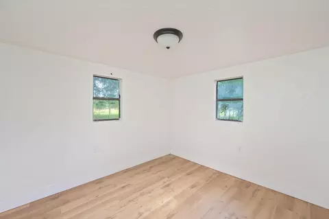 Bedroom - 6127 Barnes Rd, Crestview, FL 32536 photo 13 of 13