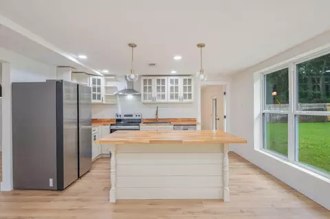 Kitchen - 6127 Barnes Rd, Crestview, FL 32536 photo 1 of 9