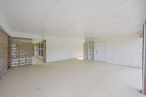Living - 6127 Barnes Rd, Crestview, FL 32536 photo 7 of 9