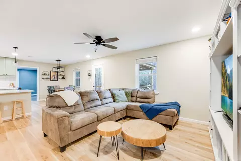 Living - 3999 Painter Branch Rd, Crestview, FL 32539 photo 3 of 3