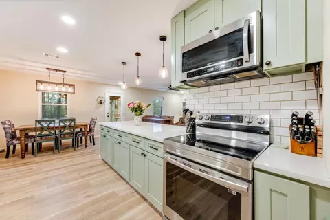 Kitchen - 3999 Painter Branch Rd, Crestview, FL 32539 photo 6 of 6