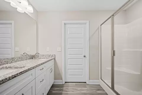 Bath - 3152 Maple St, Crestview, FL 32539 photo 1 of 5
