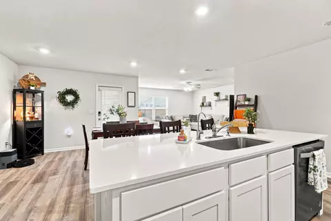 Kitchen - 4742 Airmen Dr, Crestview, FL 32539 photo 1 of 1