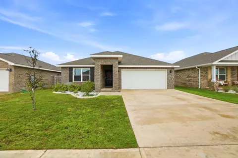 Exterior - 4742 Airmen Dr, Crestview, FL 32539 photo 3 of 12