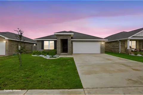 Exterior - 4742 Airmen Dr, Crestview, FL 32539 photo 10 of 12