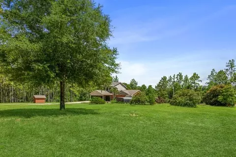 Exterior - 6051 Tupelo St, Crestview, FL 32539 photo 6 of 7