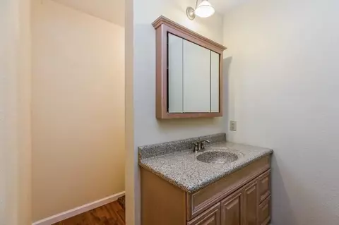 Bath - 6051 Tupelo St, Crestview, FL 32539 photo 1 of 3