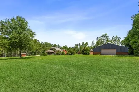 Exterior - 6051 Tupelo St, Crestview, FL 32539 photo 5 of 7
