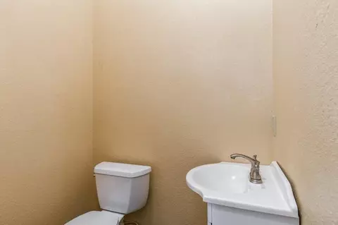 Bath - 6051 Tupelo St, Crestview, FL 32539 photo 3 of 3