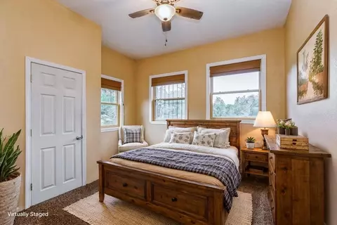 Bedroom - 6051 Tupelo St, Crestview, FL 32539 photo 5 of 11