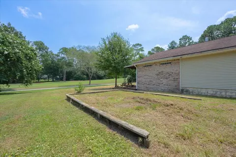 Exterior - 112 Golf Course Dr, Crestview, FL 32536 photo 10 of 13