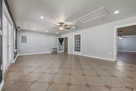 Living - 112 Golf Course Dr, Crestview, FL 32536 photo 9 of 11