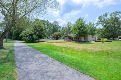 Exterior - 112 Golf Course Dr, Crestview, FL 32536 photo 8 of 13