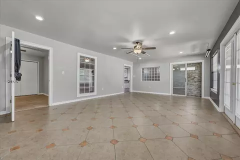 Living - 112 Golf Course Dr, Crestview, FL 32536 photo 10 of 11