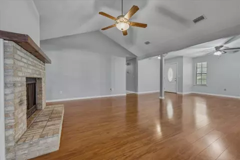 Living - 112 Golf Course Dr, Crestview, FL 32536 photo 4 of 11