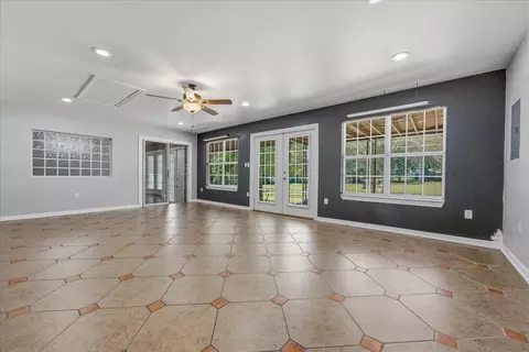 Living - 112 Golf Course Dr, Crestview, FL 32536 photo 11 of 11