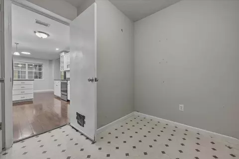Entry Way - 112 Golf Course Dr, Crestview, FL 32536 photo 2 of 3