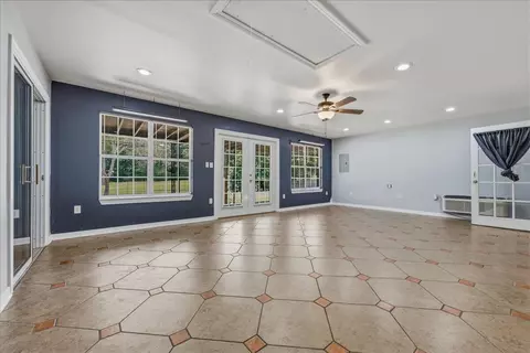 Living - 112 Golf Course Dr, Crestview, FL 32536 photo 8 of 11