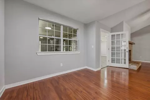 Living - 112 Golf Course Dr, Crestview, FL 32536 photo 7 of 11