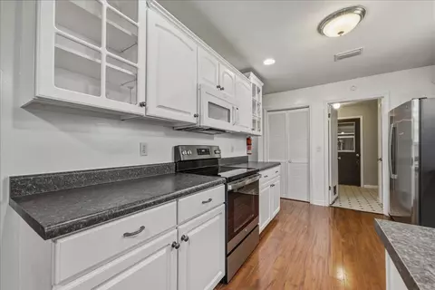 Kitchen - 112 Golf Course Dr, Crestview, FL 32536 photo 2 of 6