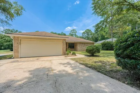 Exterior - 112 Golf Course Dr, Crestview, FL 32536 photo 2 of 13