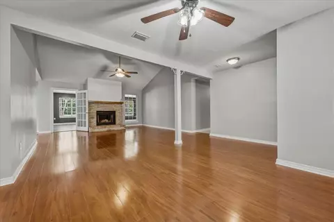 Living - 112 Golf Course Dr, Crestview, FL 32536 photo 2 of 11