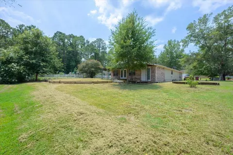 Exterior - 112 Golf Course Dr, Crestview, FL 32536 photo 7 of 13