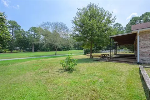 Exterior - 112 Golf Course Dr, Crestview, FL 32536 photo 11 of 13