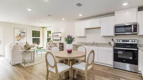 Kitchen - 4370 Damselfly Dr, Milton, FL 32583 photo 5 of 5