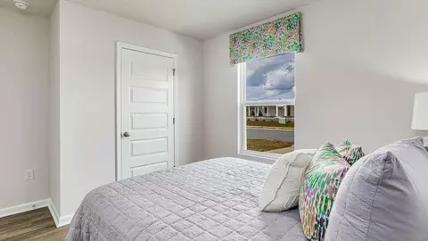 Bedroom - 4370 Damselfly Dr, Milton, FL 32583 photo 6 of 13