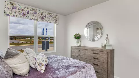 Bedroom - 4370 Damselfly Dr, Milton, FL 32583 photo 8 of 13