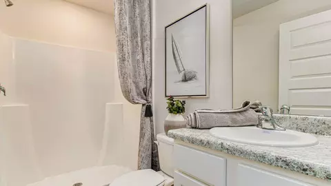 Bath - 4370 Damselfly Dr, Milton, FL 32583 photo 1 of 2