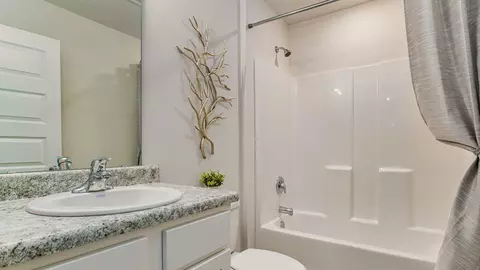 Bath - 4370 Damselfly Dr, Milton, FL 32583 photo 2 of 2