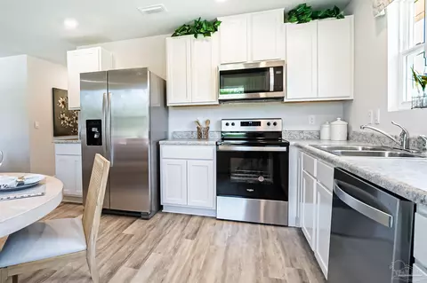 Kitchen - 4366 Damselfly Dr, Milton, FL 32583 photo 3 of 3