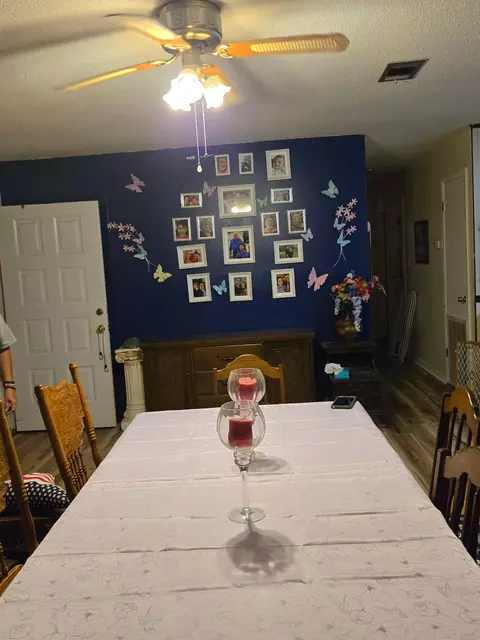 Dining - 105 Navajo Trce, Crestview, FL 32536 photo 1 of 2