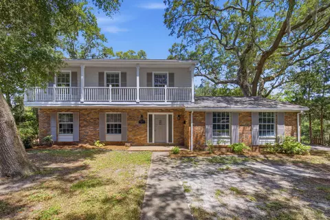 20 NW Sherwood Rd, Fort Walton Beach, FL 32547